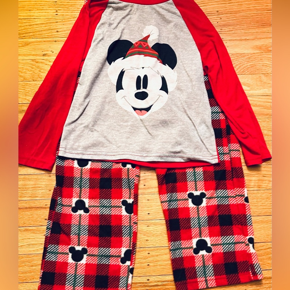 Size 6 Mickey Mouse Christmas pajamas